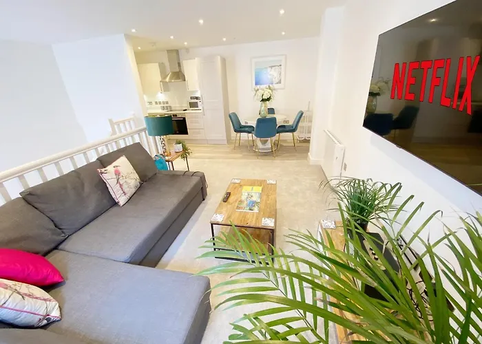 Seaside Maisonette. Free Parking/Close To Town